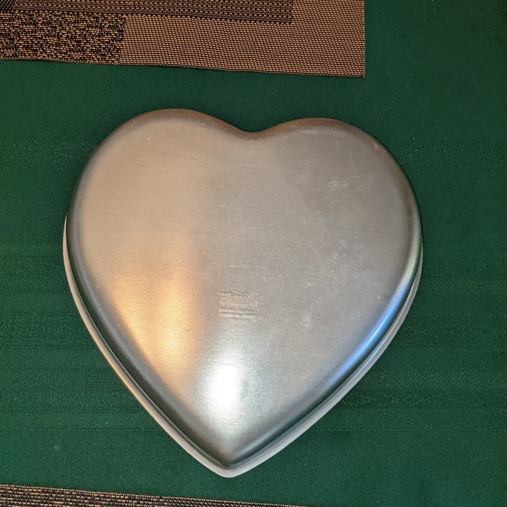 Wilton heart pan